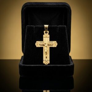Colgante Crucifijo Barroco con Cristo en Relieve